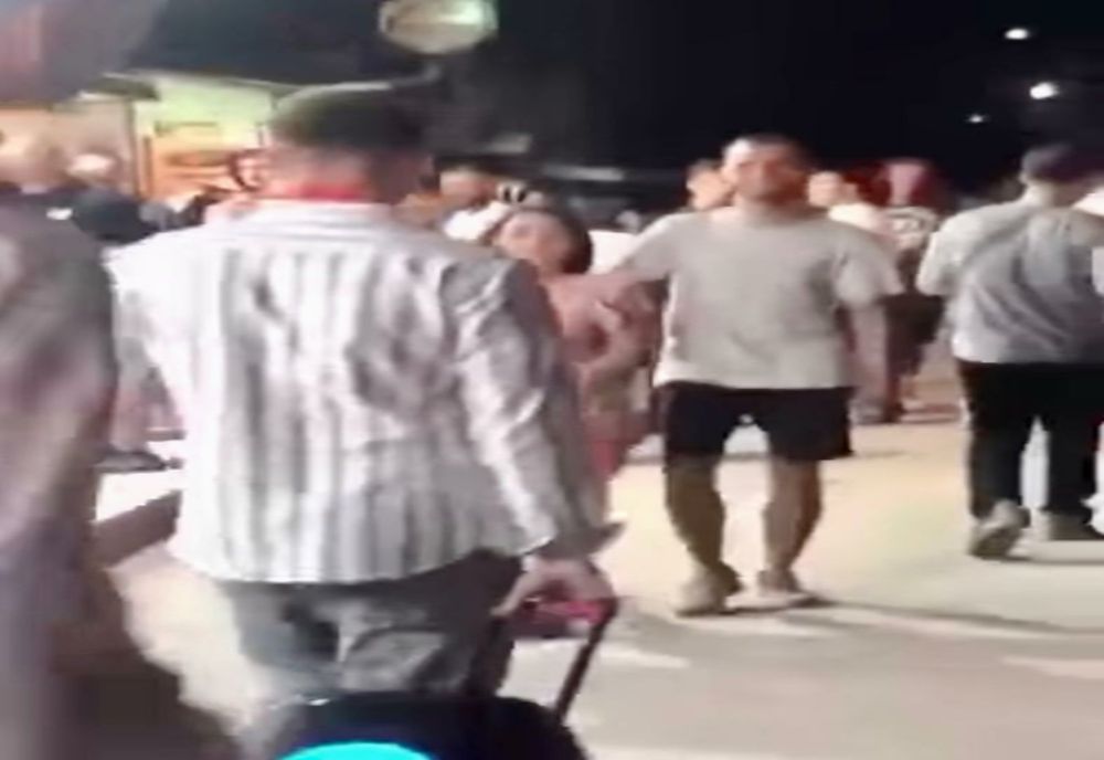 VIDEO Scandal în Vama Veche între maneliști și rockeri