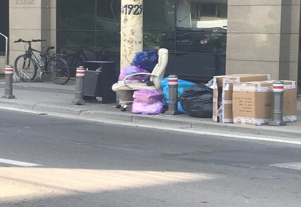 Peste 100 de amenzi, date săptămâna trecută pentru aruncarea gunoiului pe domeniul public