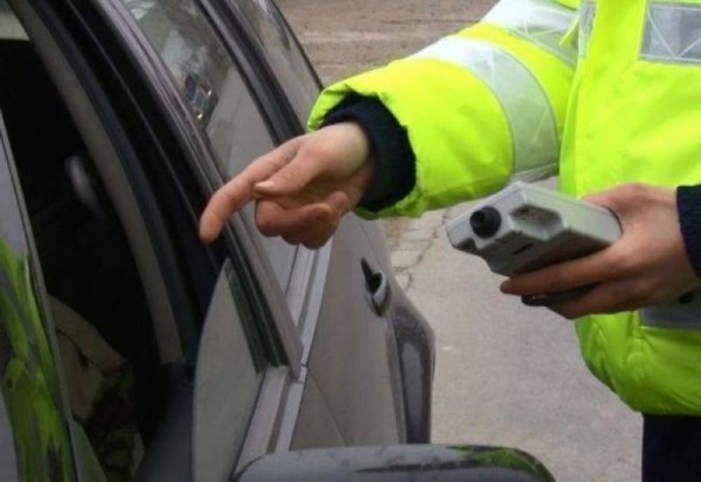 Șoferi băuți și fără permis prinși de polițiști