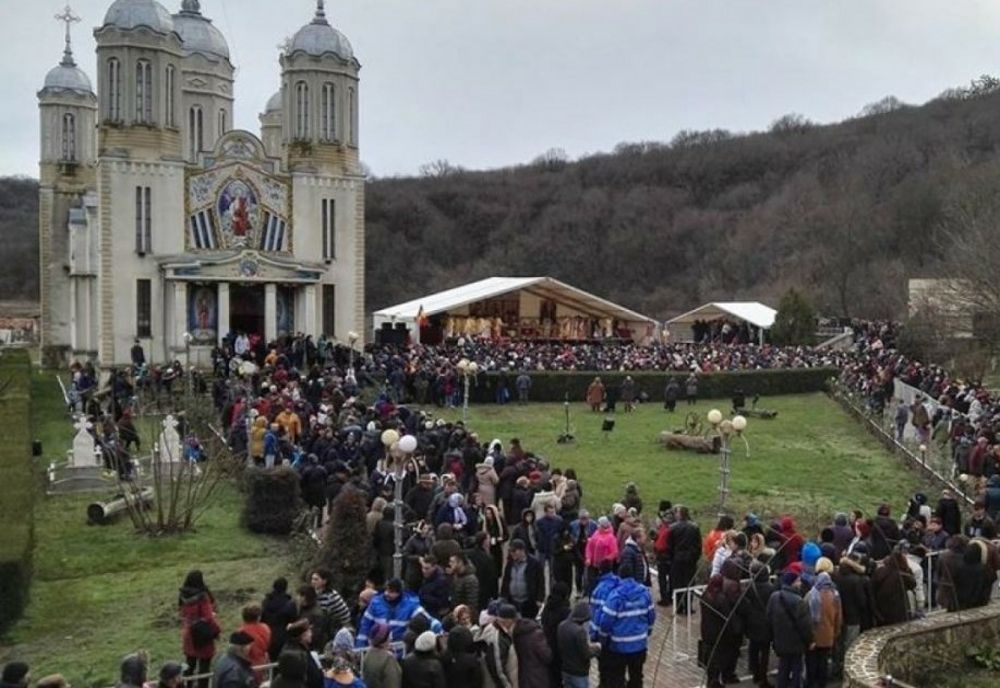 FOTO| Pelerinaj în pandemie la Mănăstirea Sfântului Apostol Andrei