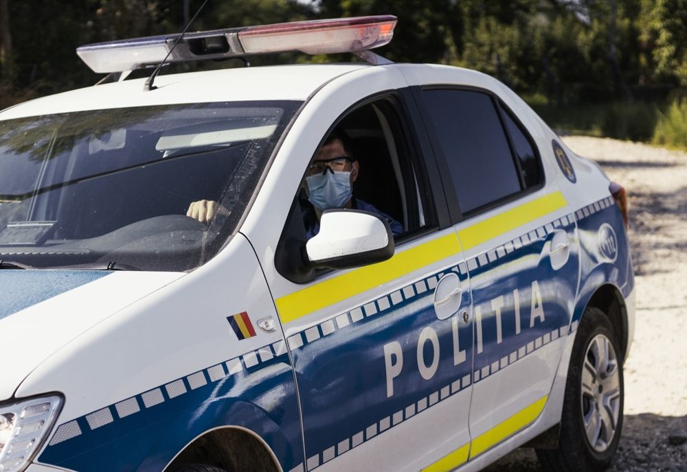 Adolescent de 15 ani prins de polițiști la volan