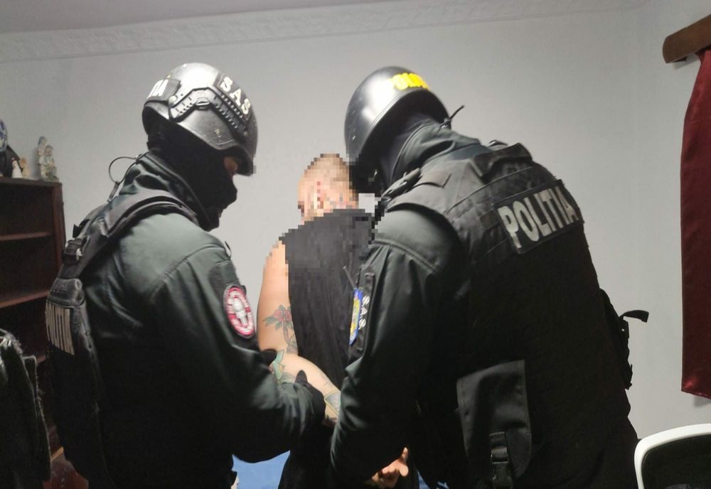 FOTO VIDEO Săltat de mascați după ce a amenințat un polițist pe Facebook