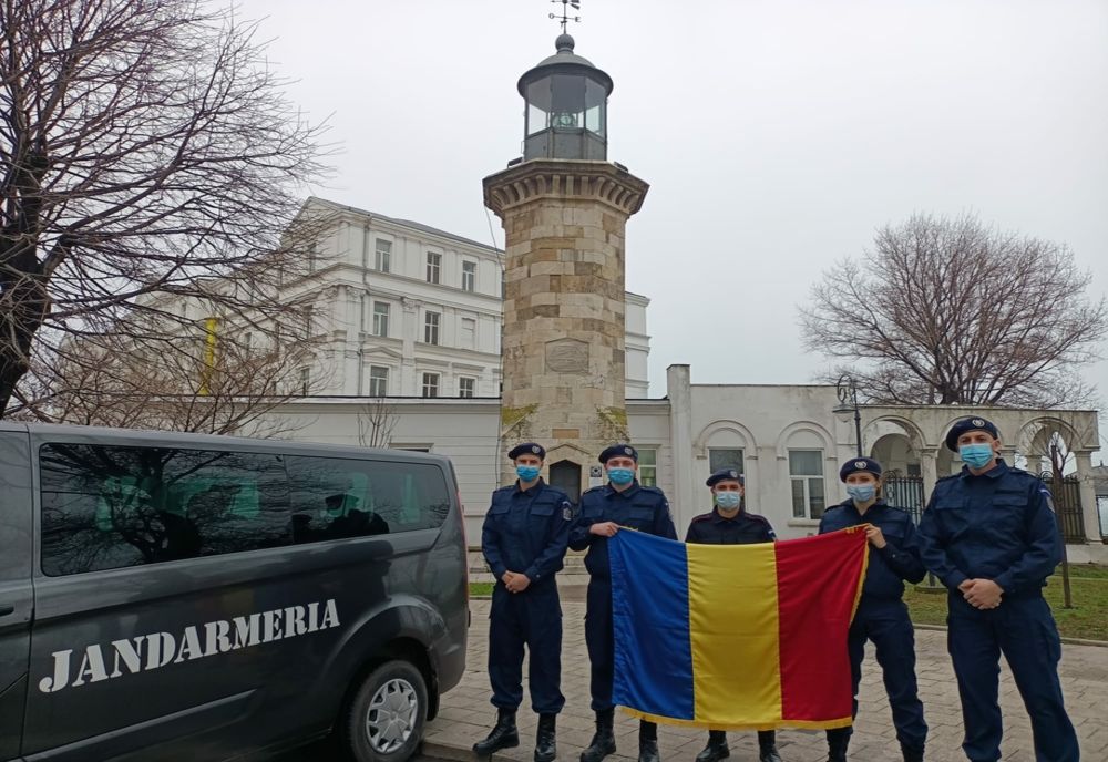      Elevi constănţeni din cadrul Şcolii Militare de Subofiţeri Jandarmi „Petru Rareş” Fălticeni, în practică la IJJ Constanţa