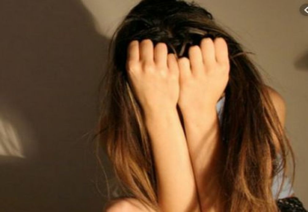 Tânăr reținut pentru proxenetism. Și-a obligat prietena de 17 ani să se prostitueze