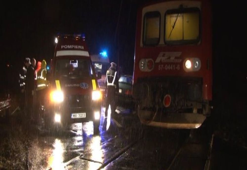 Mașină lovită de tren. Patru persoane rănite, din care una încarcerată