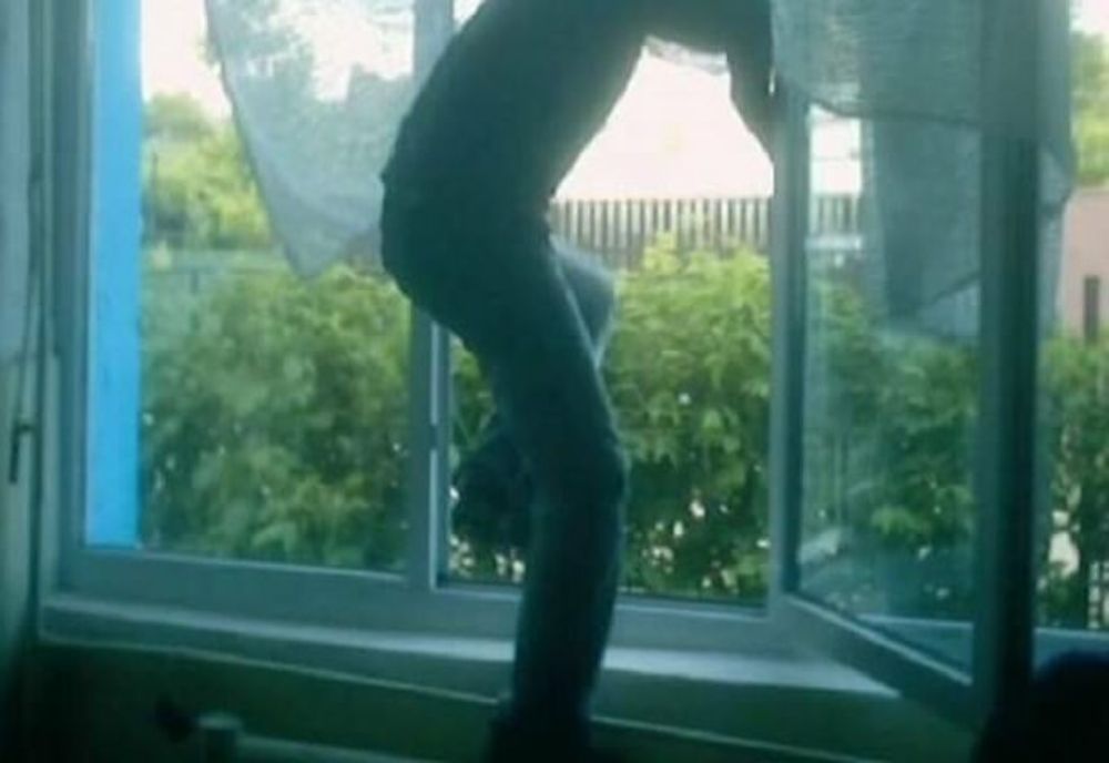 Prins pe stradă, după ce a “evadat” din carantină