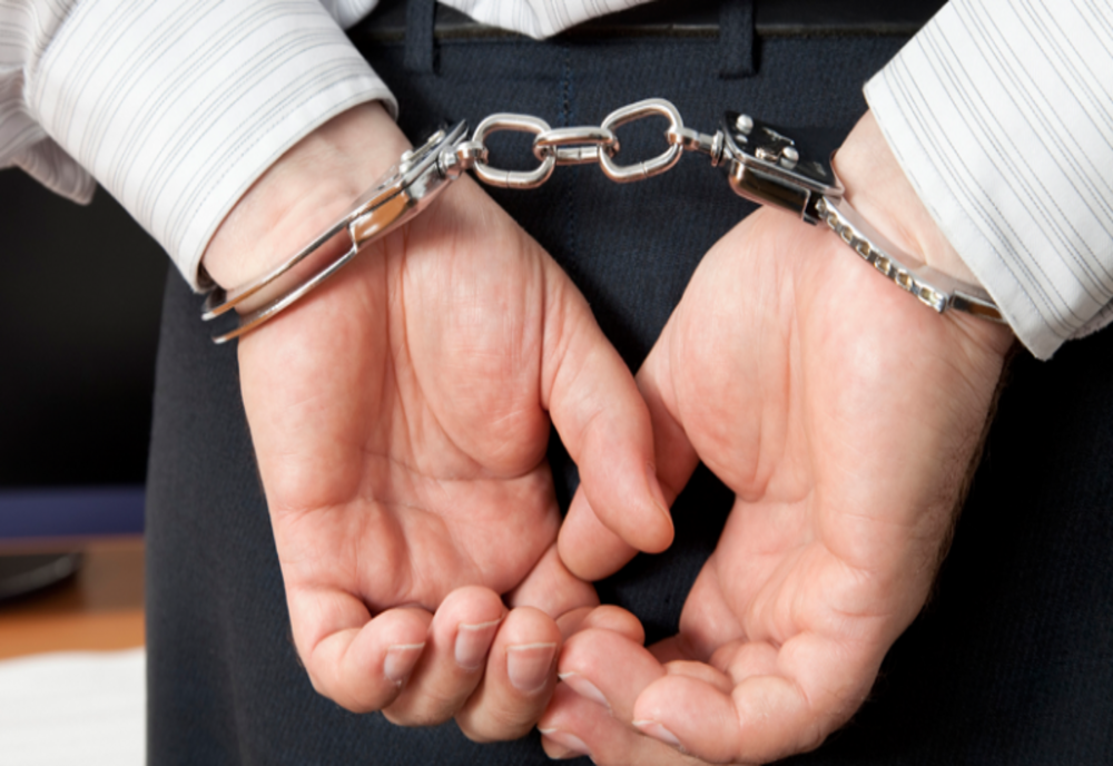 Craioveni înşelaţi prin metoda "COVID". Trei bărbaţi din Constanţa, reţinuţi