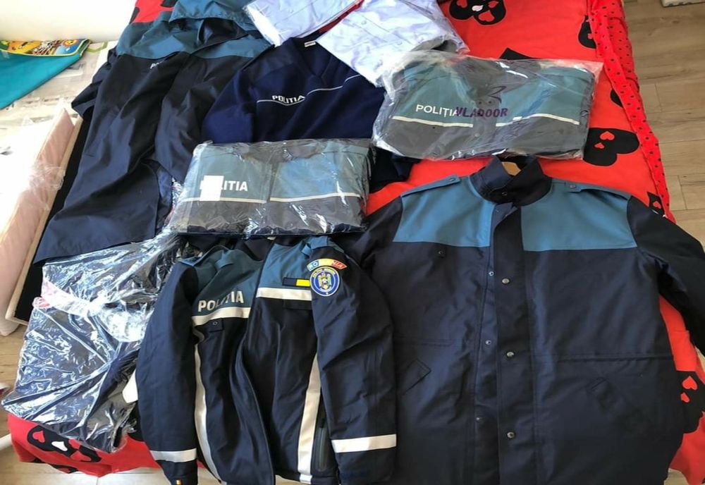 Haos pe grupurile de comunicare ale tinerilor polițiști, după ce au primit uniforme cu mărimi greșite