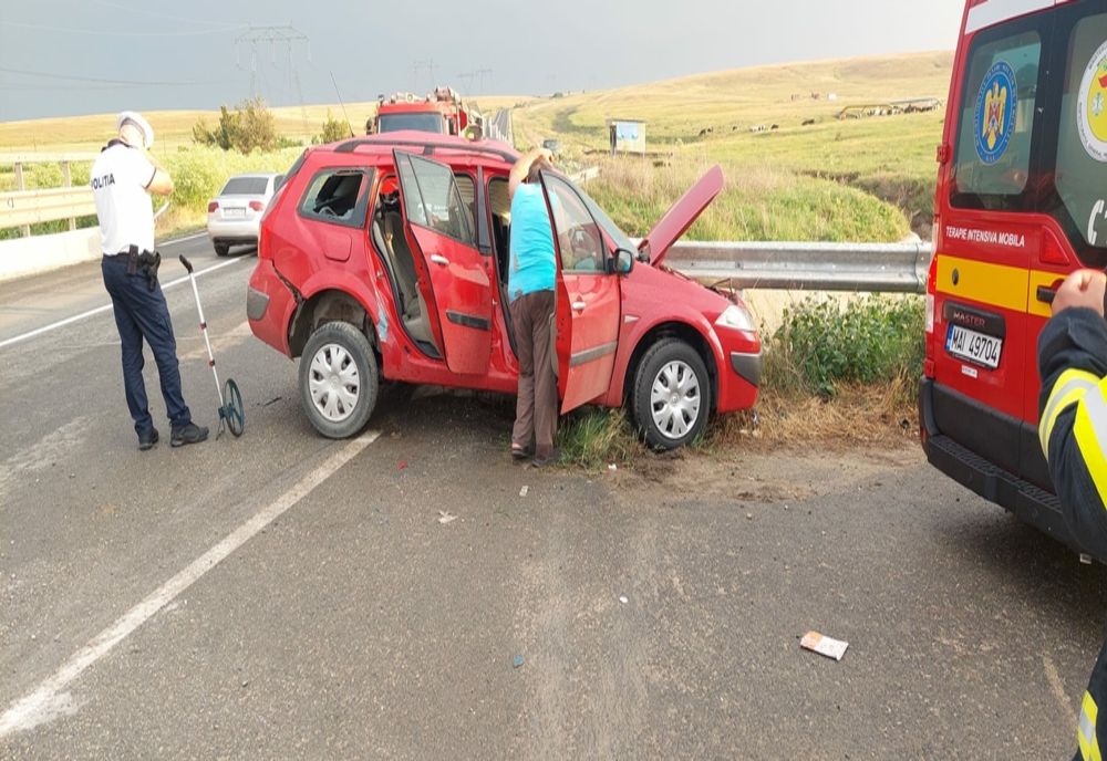 FOTO Un mort și doi răniți într-un accident pe DN 22