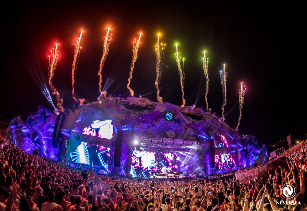 Neversea a fost și aseară centrul distracției din România pentru peste 67.000 de fani ai muzicii din țară și din străinătate.