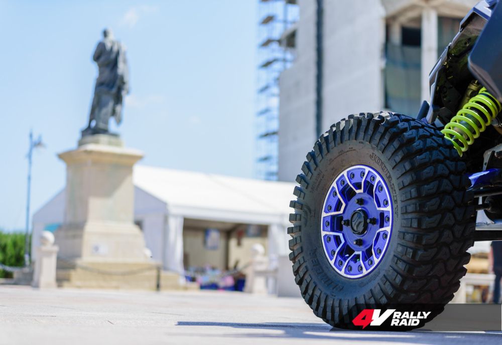 Motoare tunate și adrenalină la 4V Rally Raid Romania