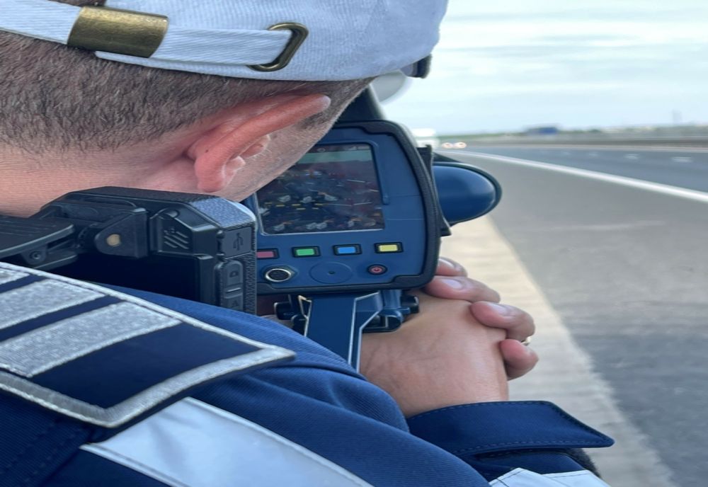 Vitezoman fără permis prins cu 187 km/h pe Autostrada Soarelui