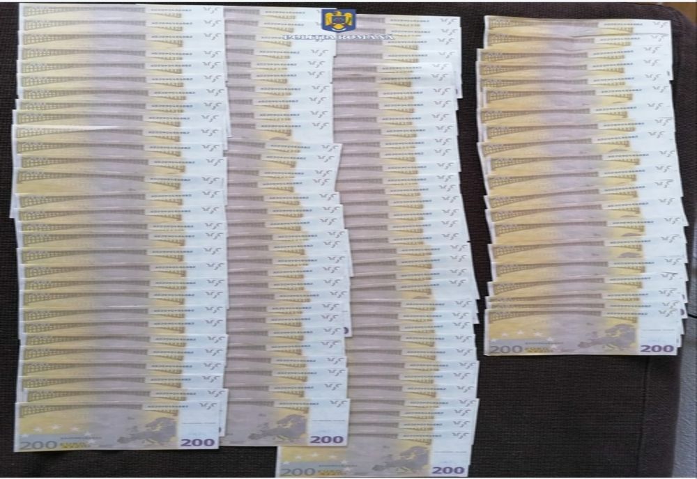 Și proxeneți și falsificatori. Doi soți reținuți de polițiști