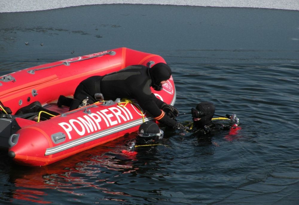 Bărbat dispărut în apele mării la Costinești, căutat cu scafandri