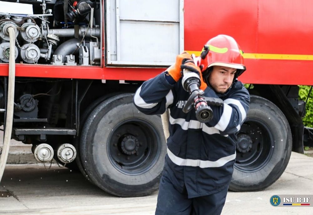 Alertă la pompieri! Incendiu într-un bloc aflat în construcție