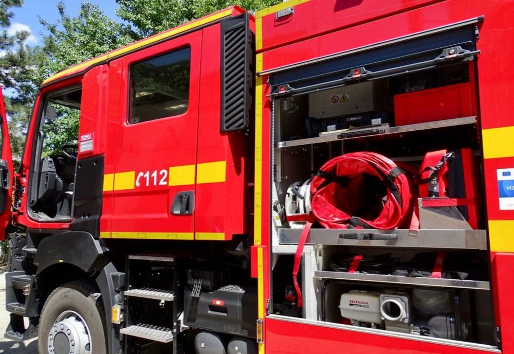 Intervenție a pompierilor în Mangalia. Un bărbat cu arsuri, la spital