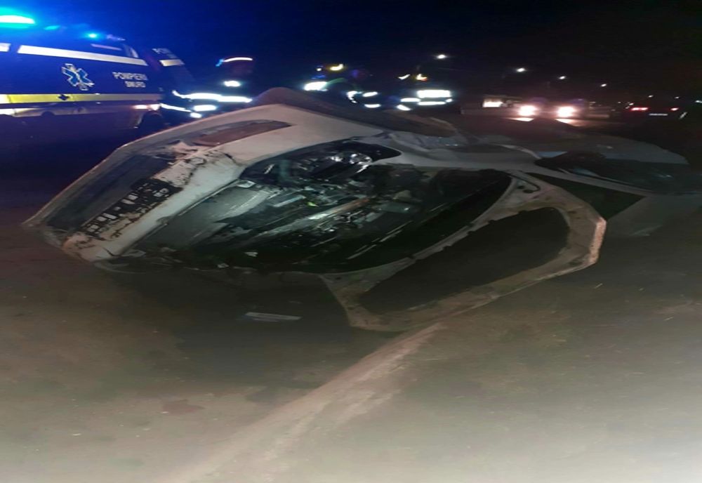 FOTO  Mașină răsturnată pe DN2A. Două victime