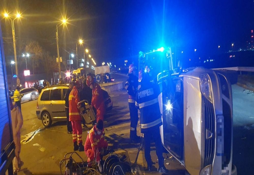 FOTO Accident grav la Năvodari, mașină răsturnată