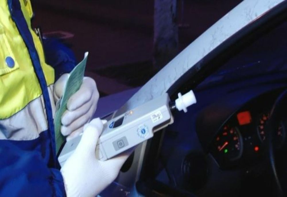 Tupeu maxim! Beat criță și fără permis prins la volan pe AutostradaA2