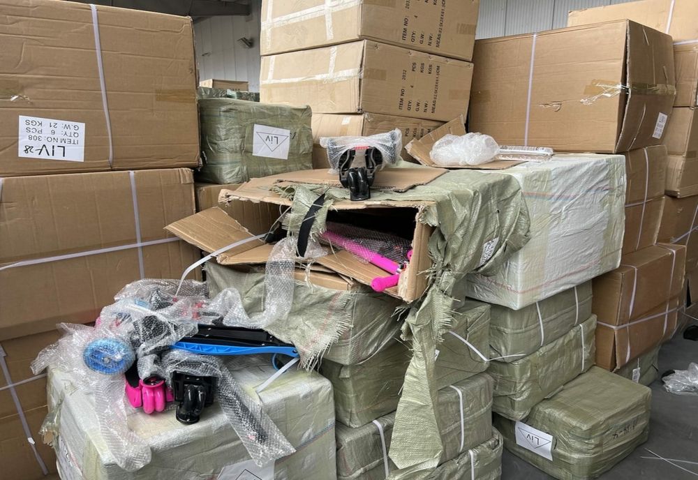 FAKEurile greu de oprit. Bunuri de aproximativ 1.000.000 lei, depistate în Portul Constanța