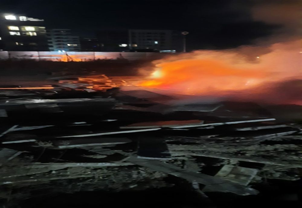 FOTO Rulotă făcută scrum în Mamaia Nord