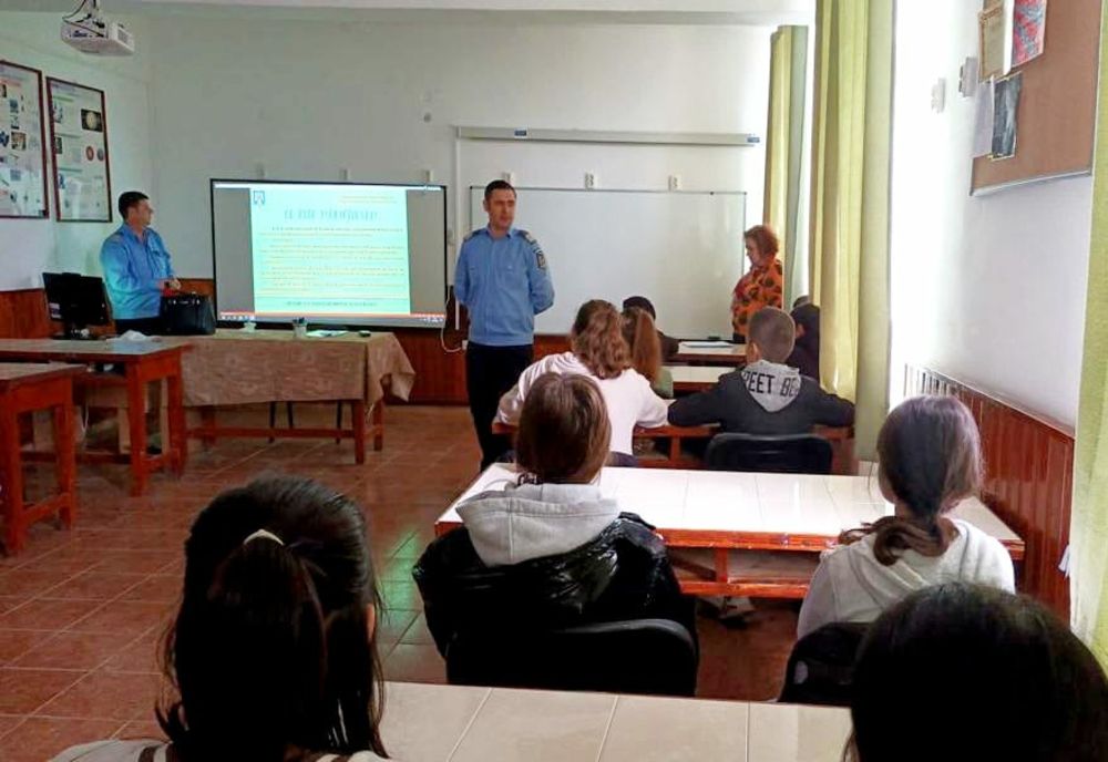 Dincolo de aparențe prin școlile constănțene