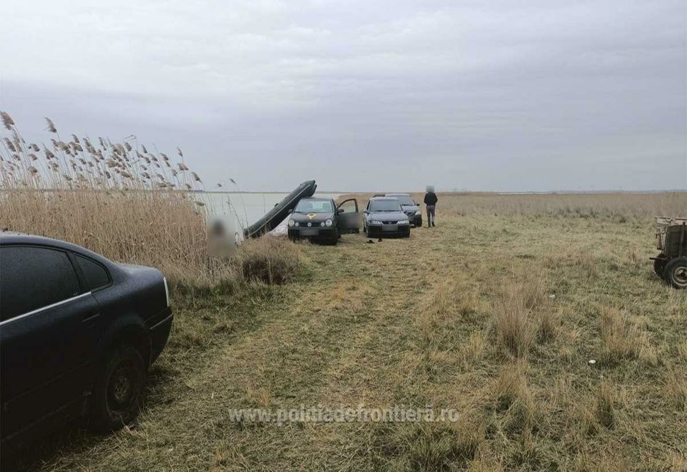 VIDEO Razii printre braconieri. Mii de metri de plase mono-filament, 150 kg de pește și două ambarcațiuni confiscate