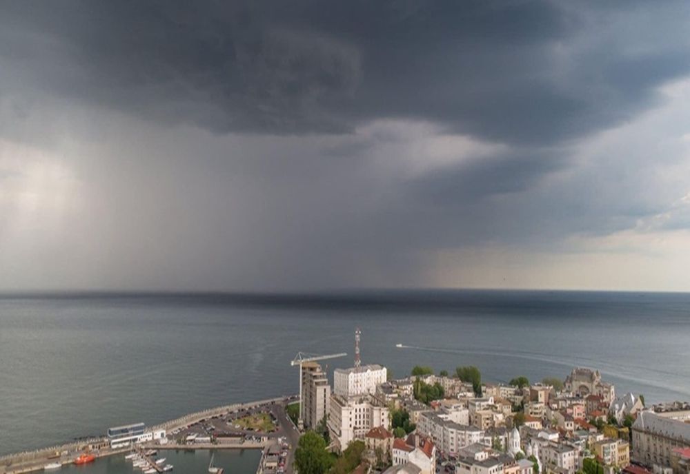 Cod galben de vreme rea în Constanța