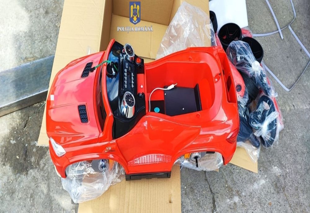 Container cu mașinuțe contrafăcute din China, descoperit de vameși în portul Constanța