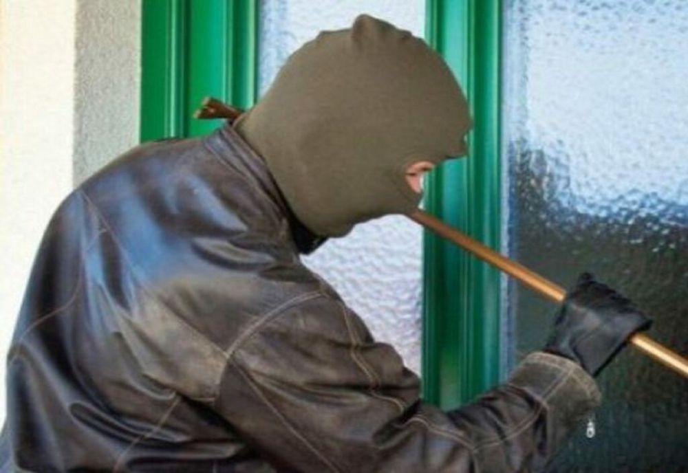 JAF ARMAT, LA UN MAGAZIN DIN CONSTANȚA