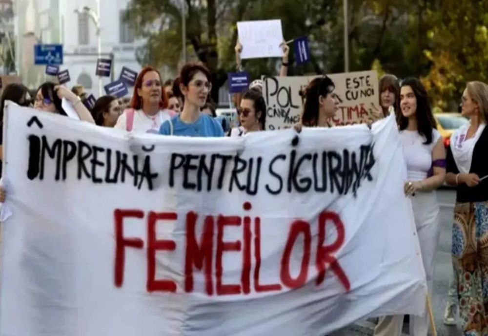 PROTEST PENTRU TEODORA ÎN PIAȚA VICTORIEI: „PESTE TOT POLIȚIE, NICĂIERI JUSTIȚIE!”