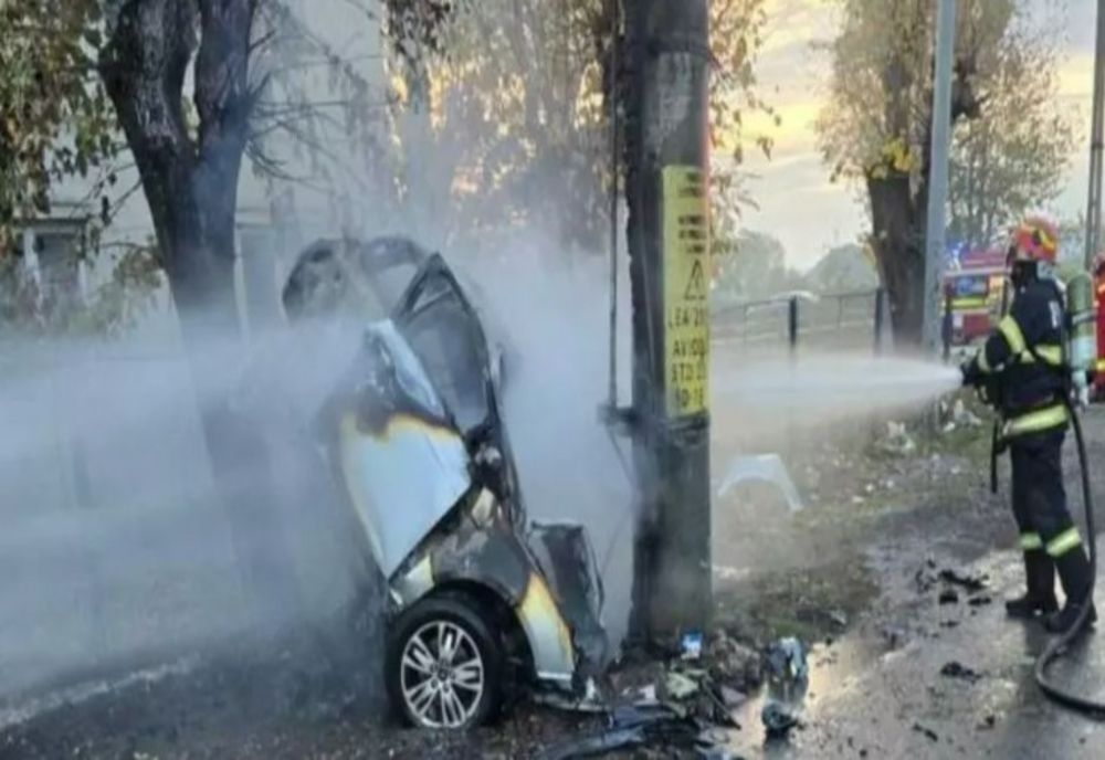 ACCIDENT CUMPLIT ÎN PRAHOVA. AUTOTURISM CUPRINS DE FLĂCĂRI, UN BĂRBAT DECEDAT
