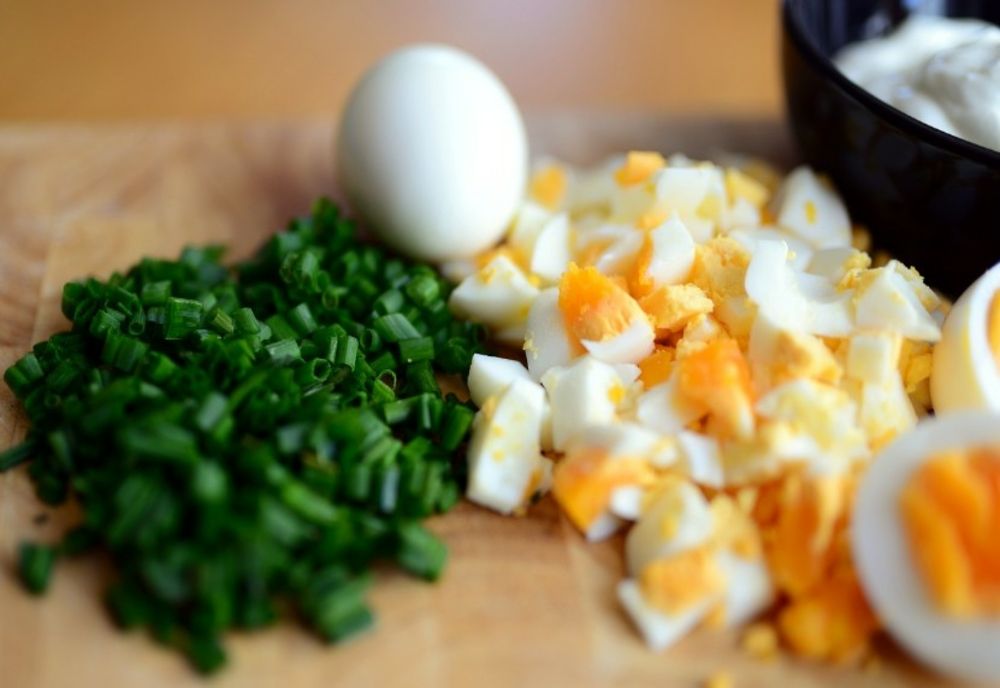 Cum să prepari cele mai gustoase ouă umplute. Aperitivul perfect pentru zilele de sărbătoare