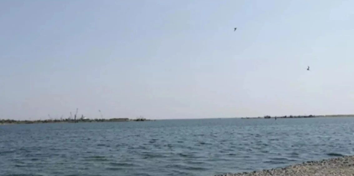 Un remorcher cu 5 persoane la bord s-a scufundat în Portul Midia. O persoană este resuscitată: echipele de intervenție sunt la fața locului