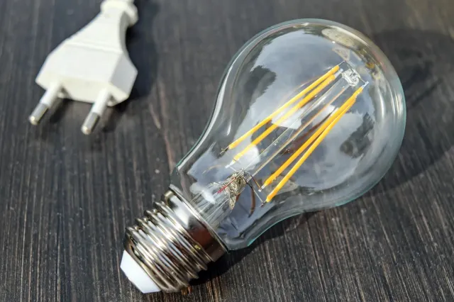 România intră în iarnă sub presiunea crizei energetice. Cât de mult ar putea crește facturile la energie electrică