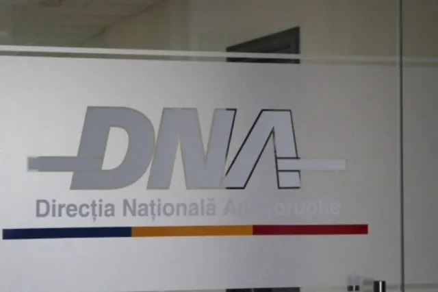 Șeful Autorității Vamale Române, Mihai Savin, reținut de DNA într-un dosar privind presupuse fapte de fals și uz de fals. Alți doi funcționari, vizați în anchetă