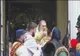 VIDEO| Controverse în Arhiepiscopia Tomisului. Împărtășania cu aceeași linguriță, între taină și coronavirus