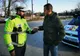 VIDEO  Și polițiștii fac"cinste".  Ceai și cafea pentru șoferii constănțeni