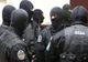 4 percheziții într-un dosar de lovire sau alte violențe. Cinci scandalagii săltați de polițiști