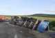 FOTO O persoană a murit și alta e grav rănită, după ce un camion s-a răsturnat în județul Constanța
