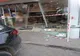 Un șofer a intrat cu tot cu mașină în magazinul unei benzinării din Arad