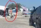 Trei mașini au „defilat” pe plaja sălbatică Vadu, printre copii și prosoape