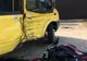 Motociclist rănit după ce a intrat într-un microbuz de persoane, la Plopeni