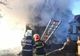 Incendiu violent în Almalău. O persoană transportată la spital cu arsuri