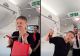 Cristian Mungiu, aplaudat ca pe scena de la Cannes în avionul cu care a revenit în România – VIDEO